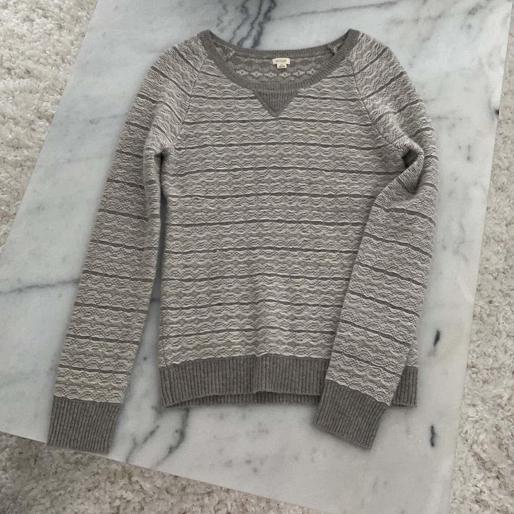 Aerie gray knit sweater size small